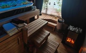 Relax & Recharge - A Unique Suite With A Touch Of Luxury - Hot Tub And Sauna Inspired Decor #Not A Real Sauna# Easy City Access - Direct Train 15 Min To City